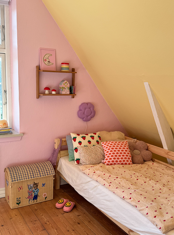 Colorful childrens rooms