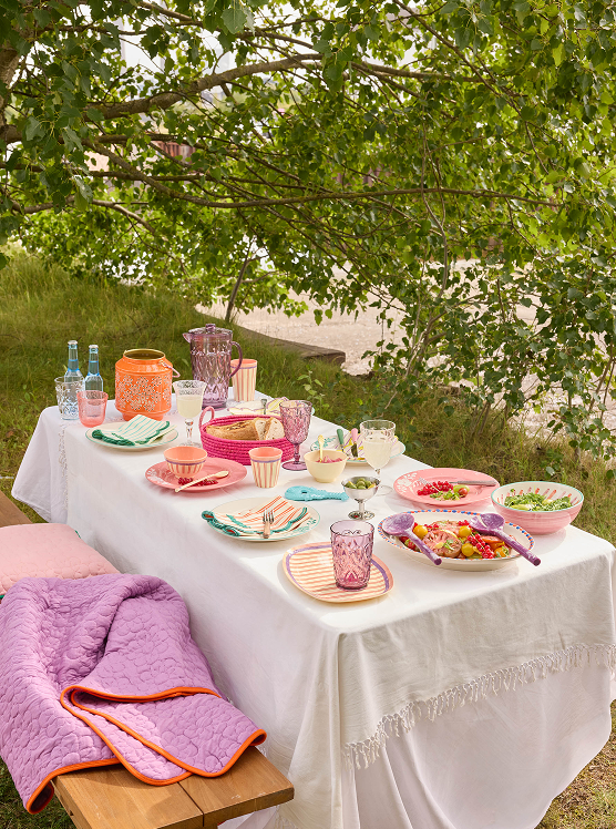 Garden party - set a table full of colour