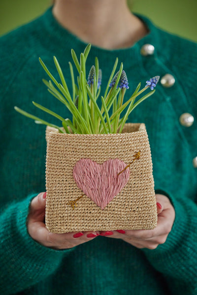 Stor Firkantet Raffia Kurv - Natur - Pink Heart Embroidery Environment