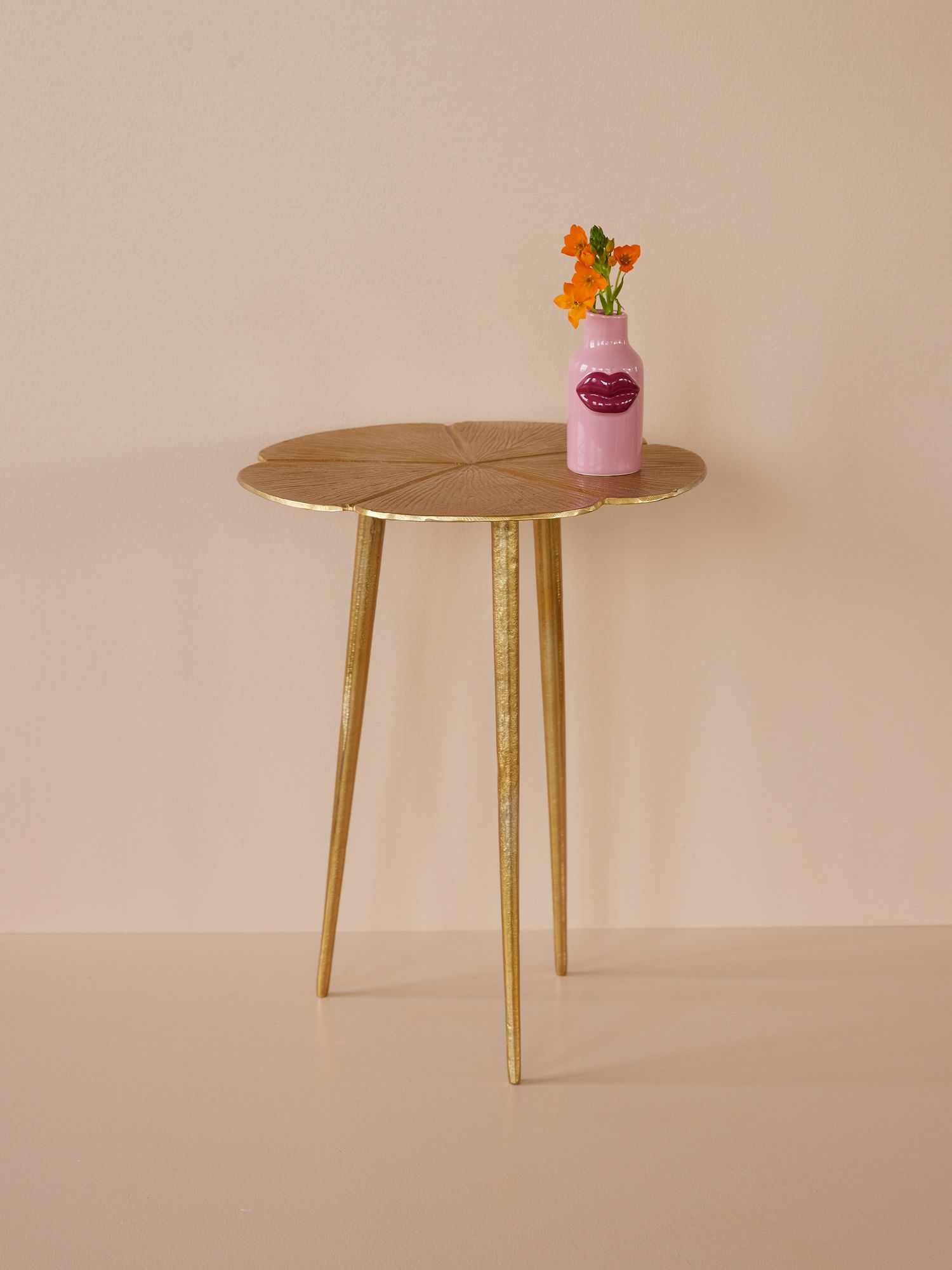 LE_TABLE-CLOVER_1.jpg