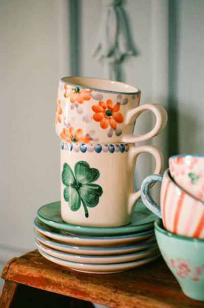 Keramik Becher - Crème - Hand-painted Good Luck Clover Environment